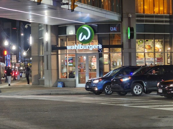 Wahlburgers adjacent to JACK CASINO – review