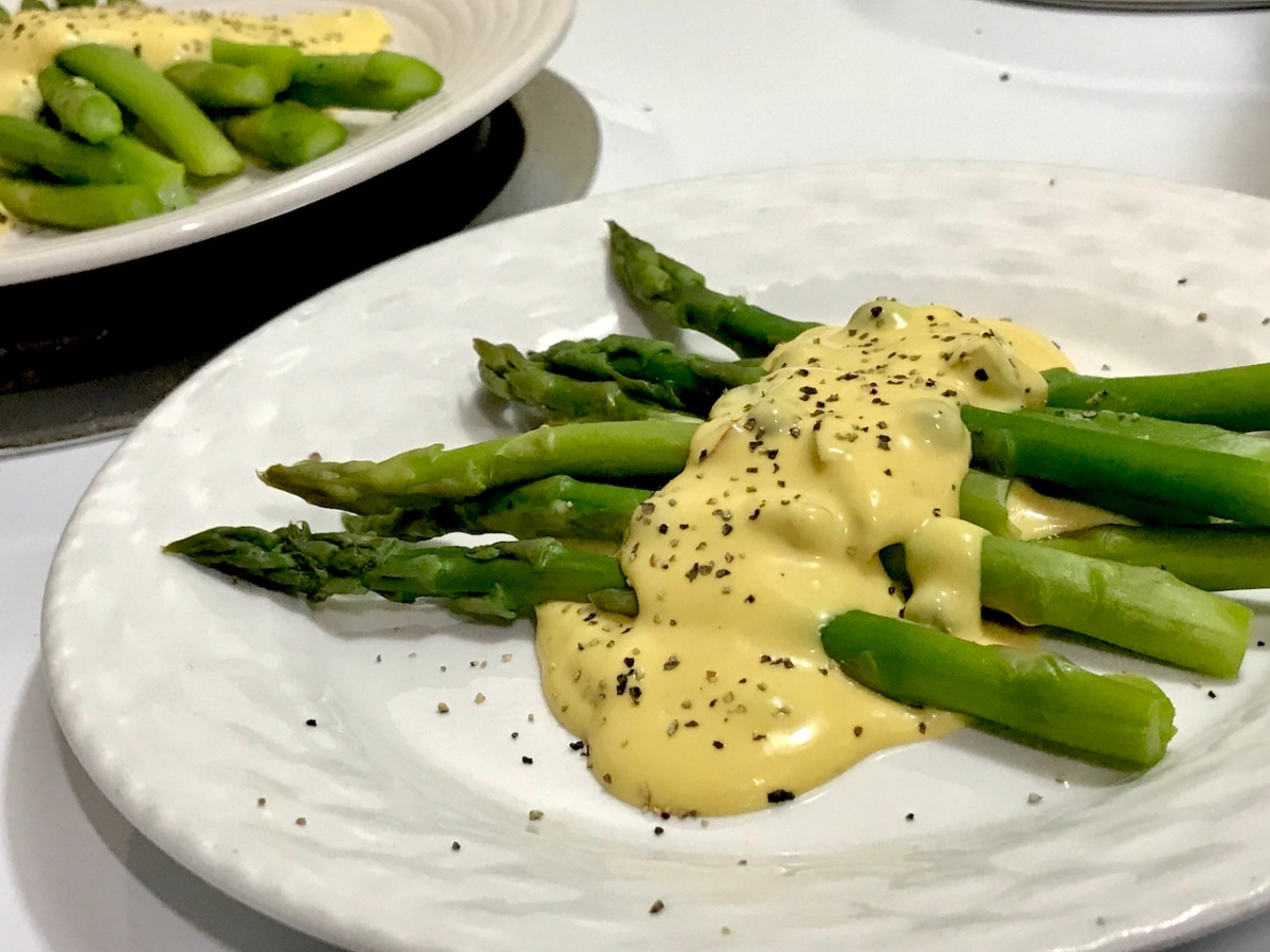 Steamed Asparagus With  A Quickie Holland Sauce